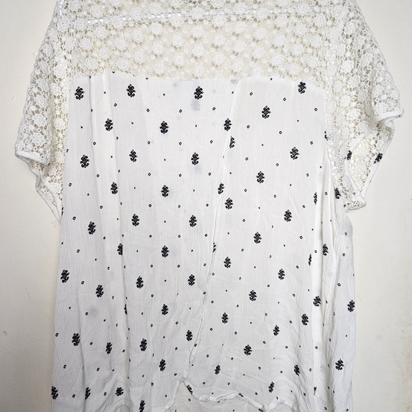 Torrid Crochet Sleeves Top, Size 3, white - Picture 6 of 7